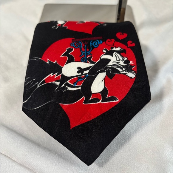 Vintage 1994 Warner Bros. Black and Red Tie Pepe Le Pew Skunk Valentines Day - Picture 2 of 6